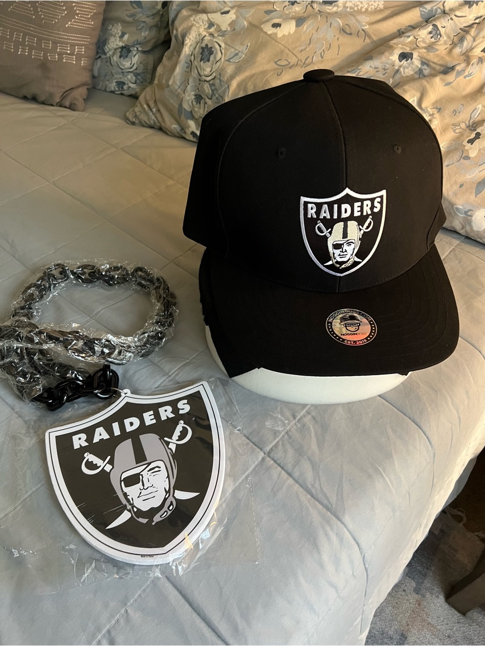 NEW Noggin Boss Las Vegas Raiders NFL Fan Combo Jumbo Hat And Chain
